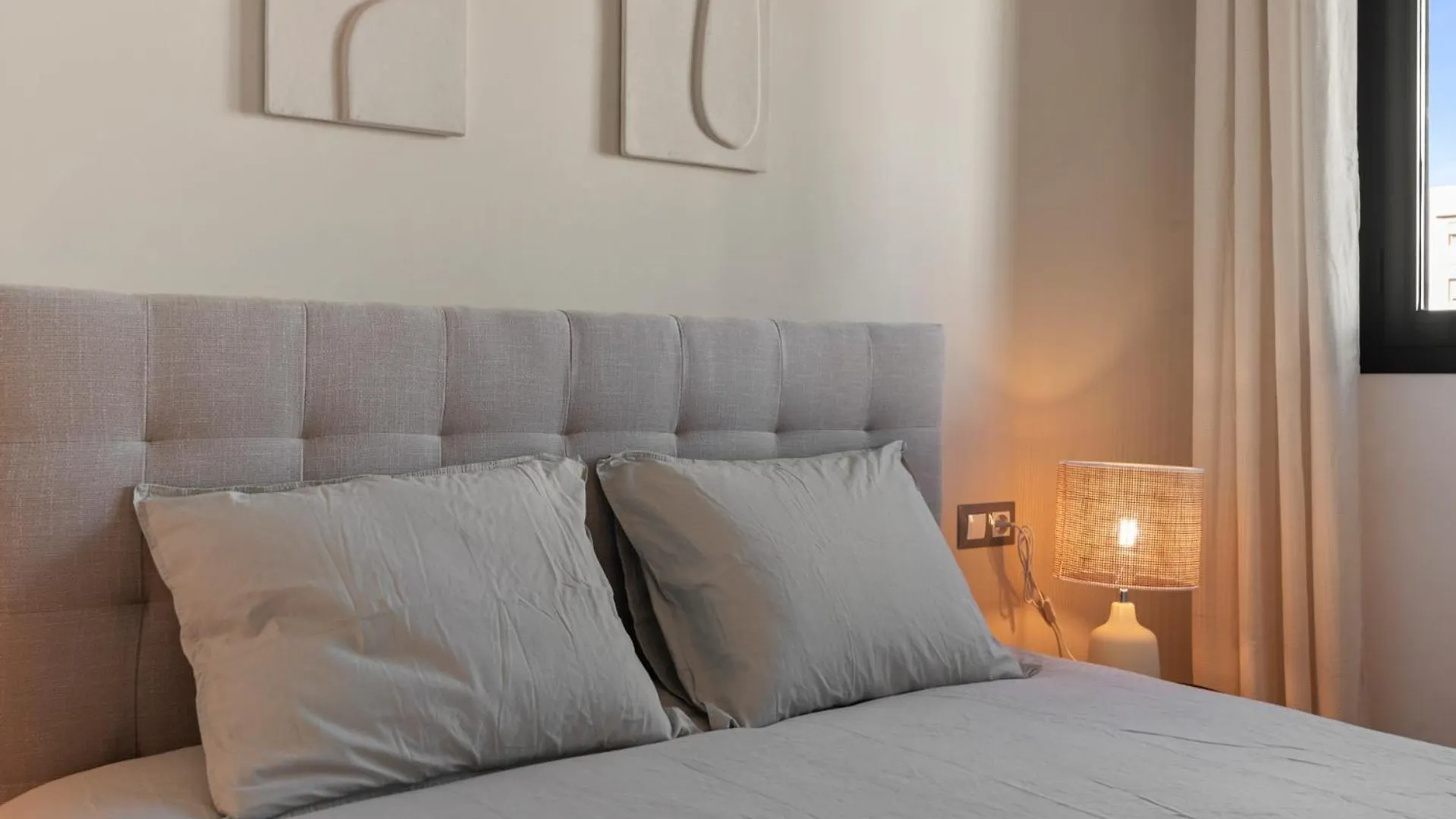 Nohemi - Elegant City And Beach Apartment Estepona