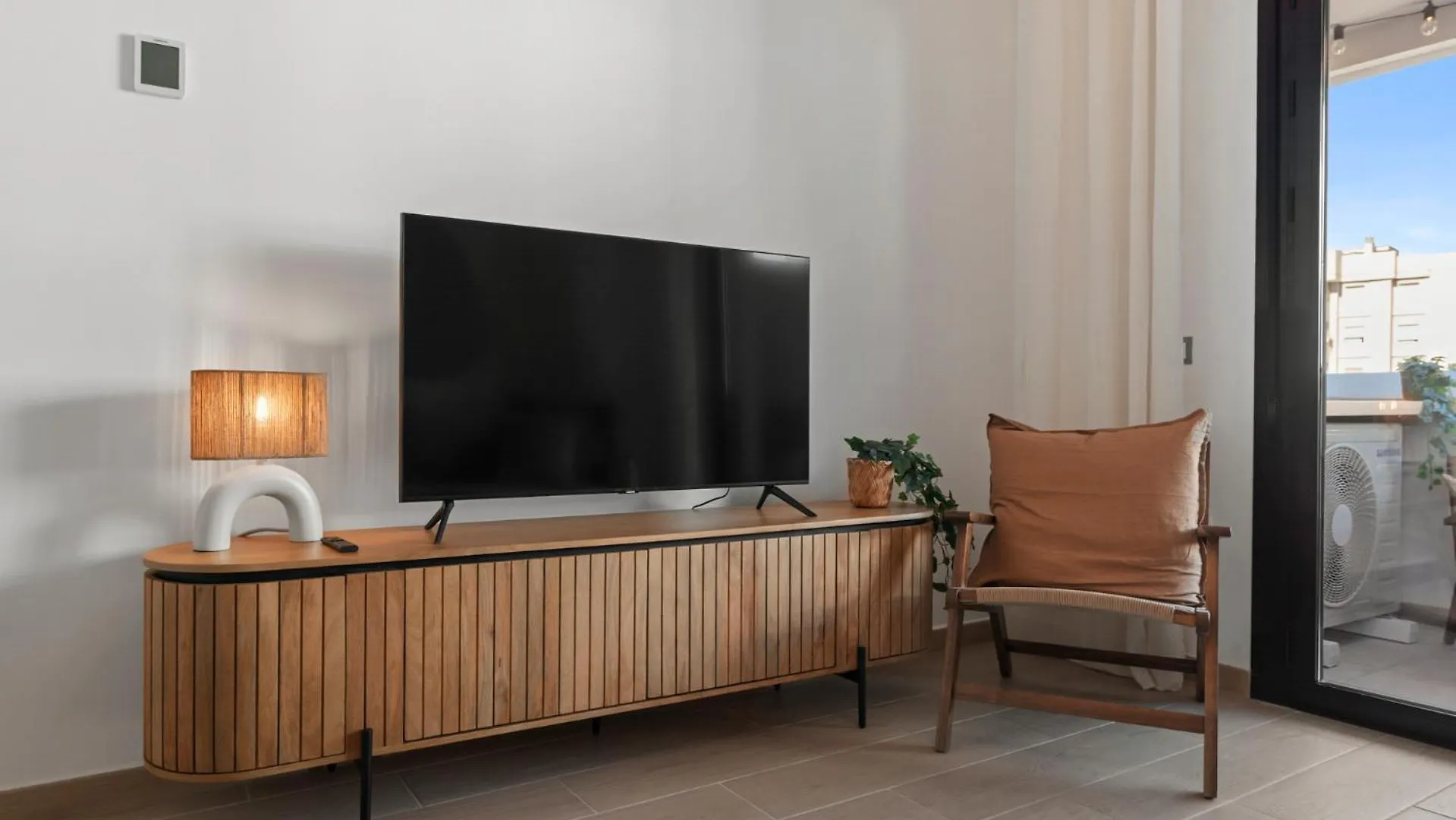 Nohemi - Elegant City And Beach Apartment Estepona
