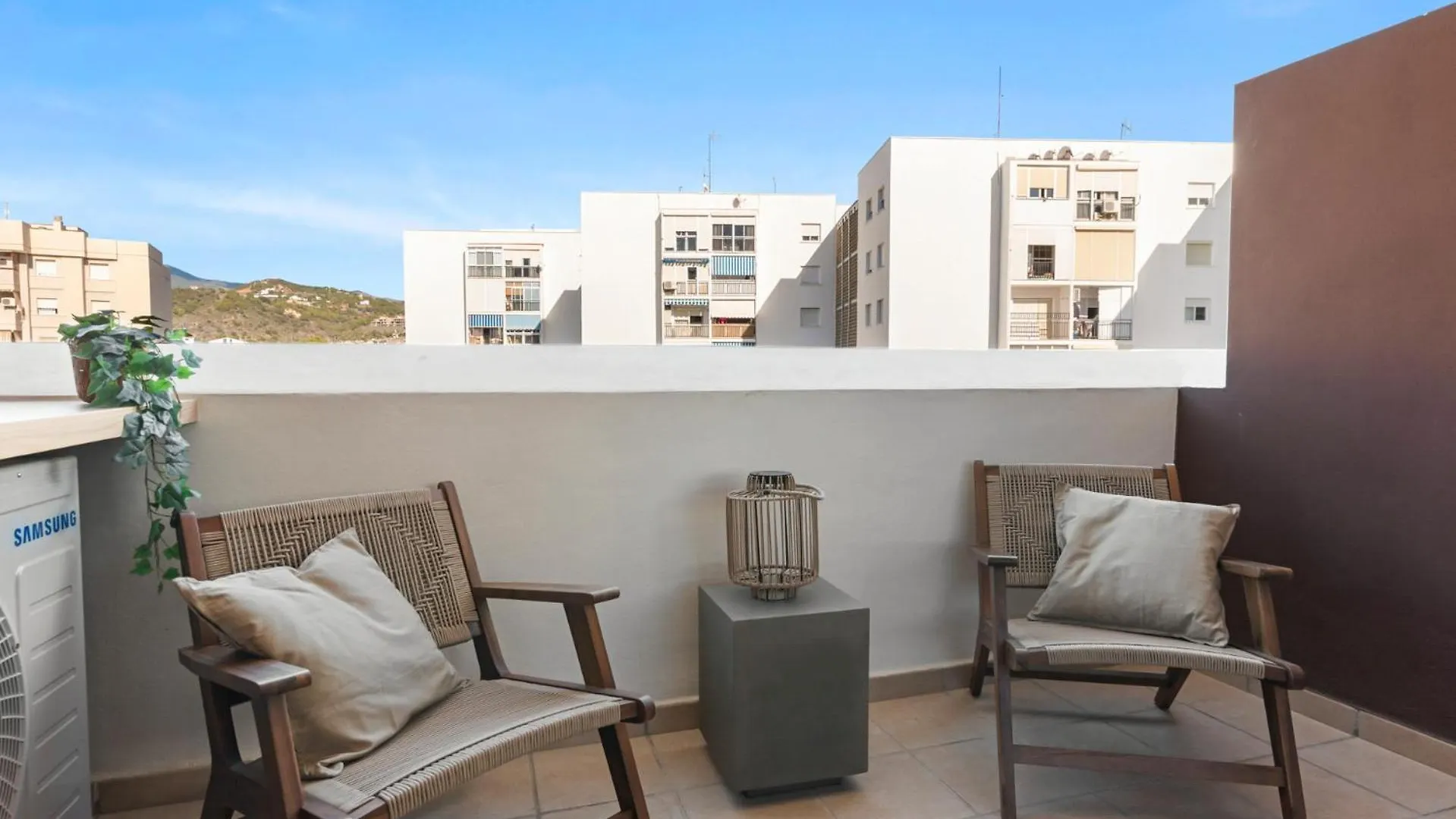 Nohemi - Elegant City And Beach Apartment Estepona Spain