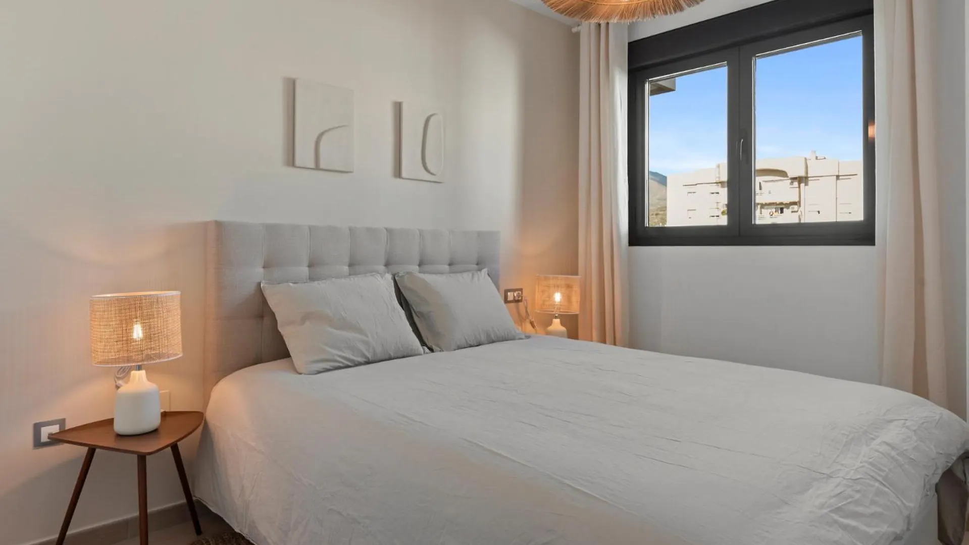 Nohemi - Elegant City And Beach Apartment Estepona