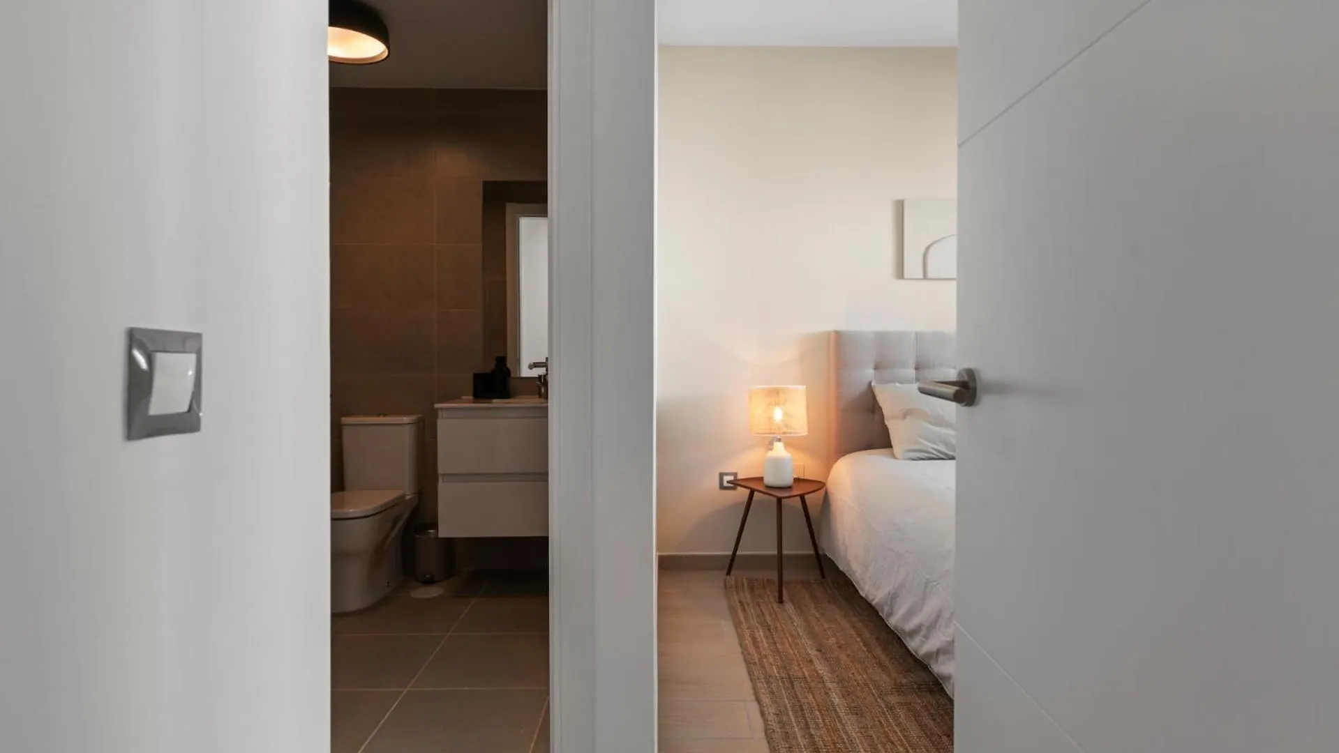 Nohemi - Elegant City And Beach Apartment Estepona
