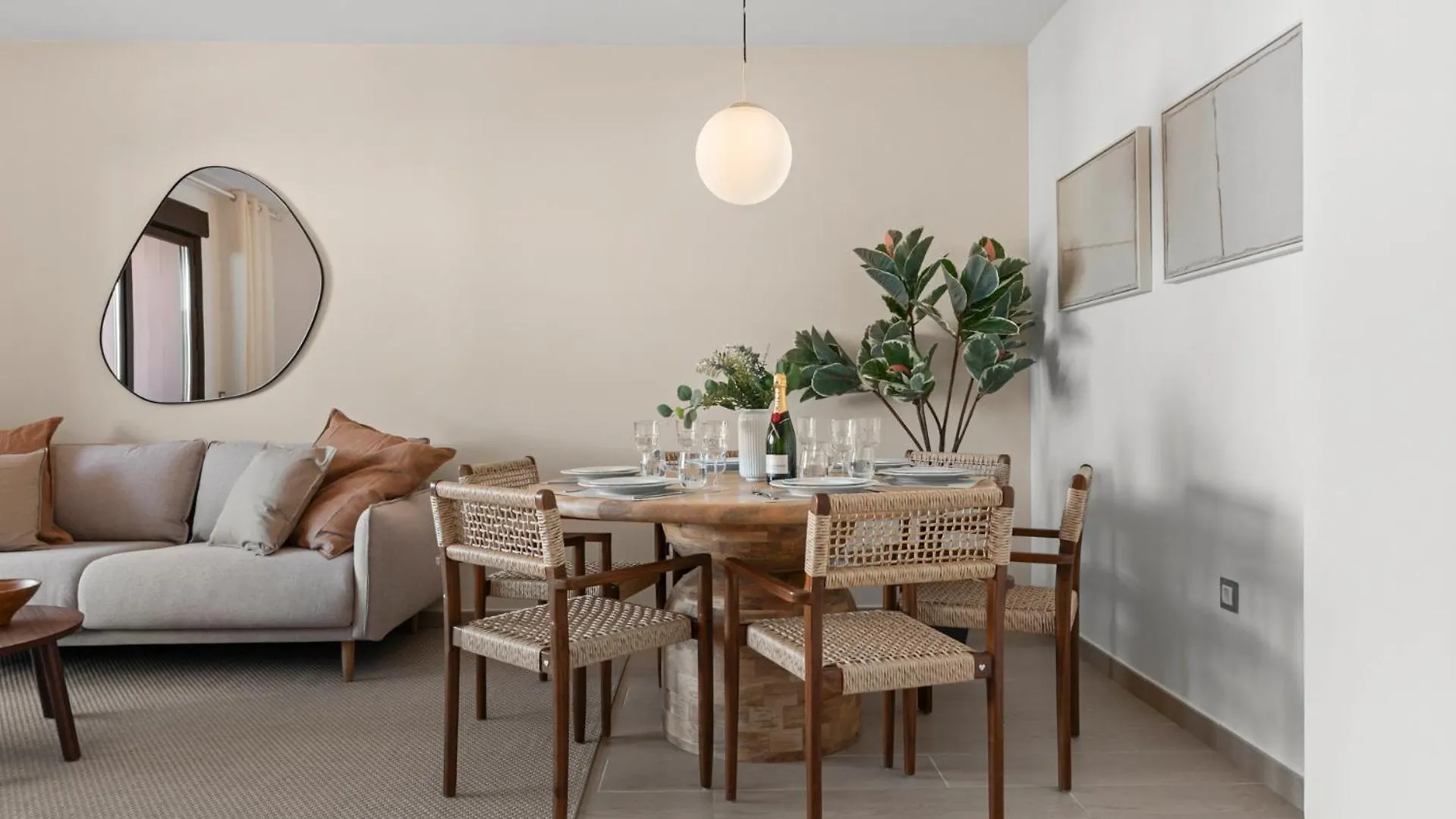Nohemi - Elegant City And Beach Apartment Estepona