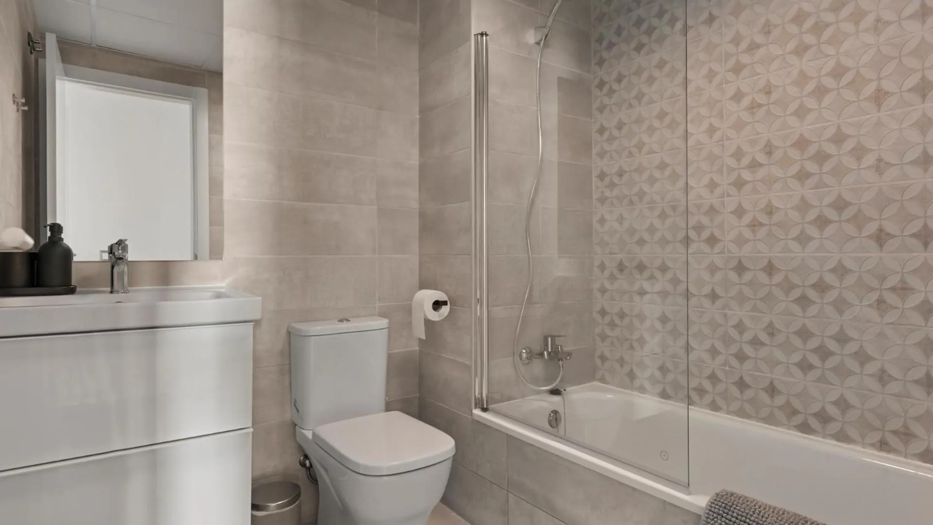 Nohemi - Elegant City And Beach Apartment Estepona